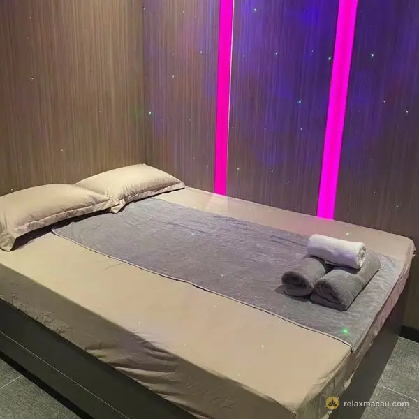 尚品国际水疗星光紫红睡房